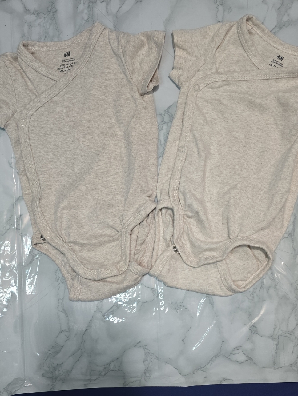 2 H&M Light Cream Short-Sleeve Side-Snap Baby Bodysuit